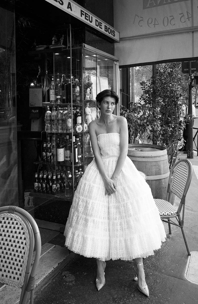 Robe de mariée mi-longue avec bustier. Robes de mariée sur-mesure à Paris et boutique en ligne de robes de mariage en prêt-à-porter.