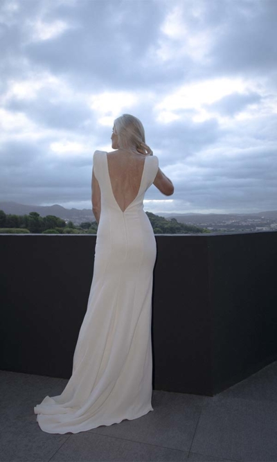 Made to measure wedding dress in Paris and ready to wear wedding dress online boutique.