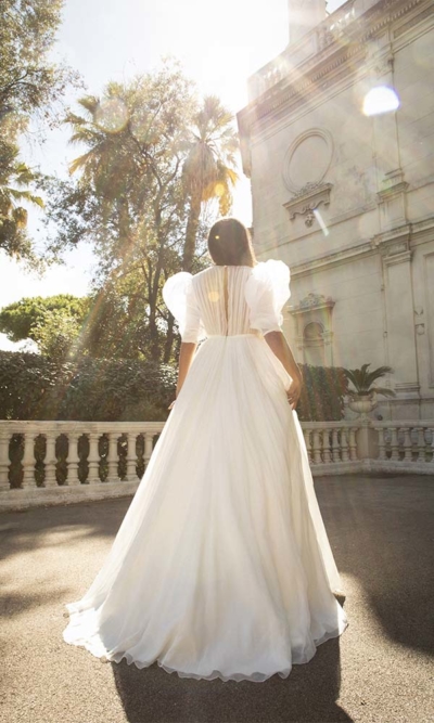 Made to measure wedding dress in Paris and ready to wear wedding dress online boutique.