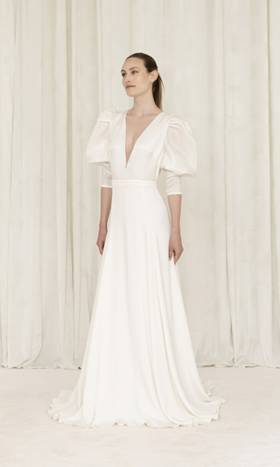 Créatrice de robe de mariée sur-mesure à Paris Lilar - Boutique robes de mariage - Robe de mariée dos nu avec décolleté -ASHLEY-2