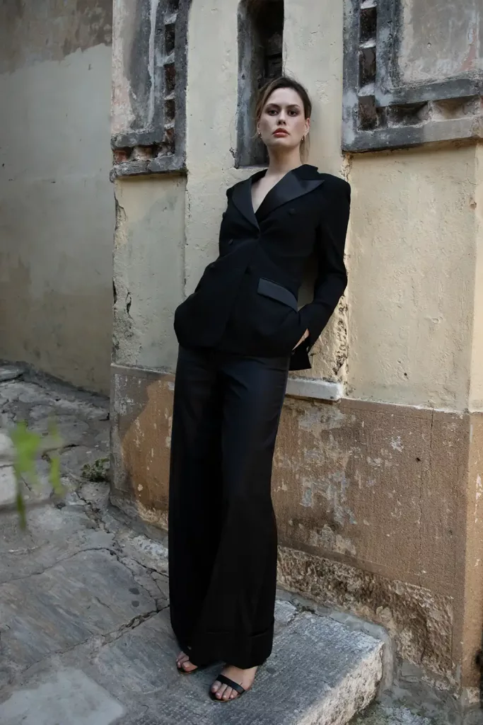 Made to measure wedding dress in Paris and ready to wear wedding dress online boutique.