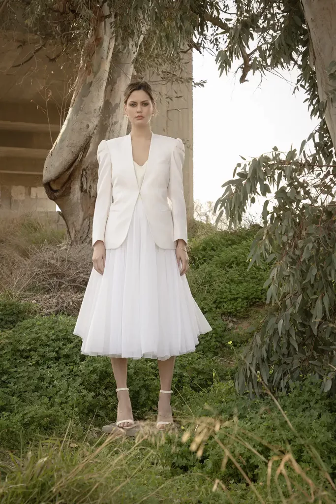 Made to measure wedding dress in Paris and ready to wear wedding dress online boutique.