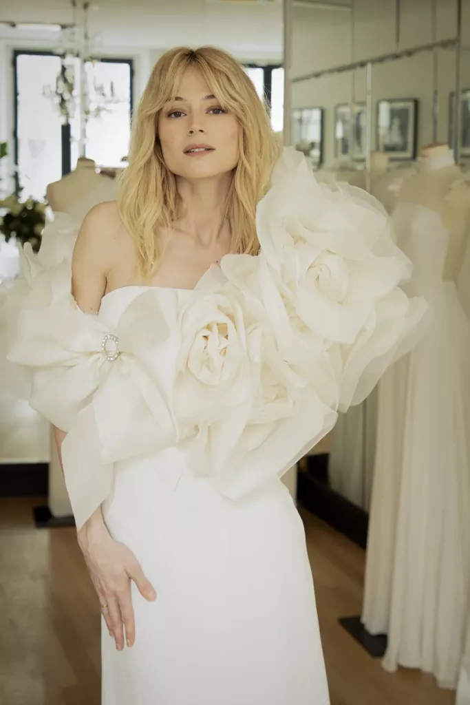 Made to measure wedding dress in Paris and ready to wear wedding dress online boutique.