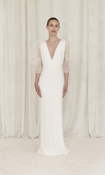 Créatrice de robe de mariée sur-mesure à Paris Lilar - Boutique robes de mariage - Robe de mariée avec décolleté plongeant- LA BAIGNEUSE-4