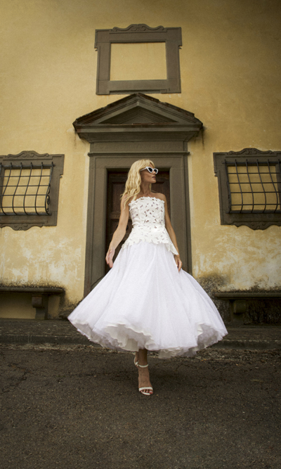 Rendez-vous essayage robe de Mariée à Paris - Créatrice de robe de Mariage sur-mesure à Paris - Boutique robes de mariage à Paris - Bustier de mariée en guipure de satin SYLPHIDE et Jupe FRIPONNE