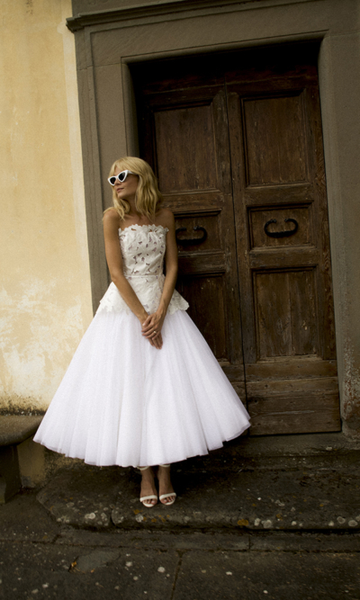 Rendez-vous essayage robe de Mariée à Paris - Créatrice de robe de Mariage sur-mesure à Paris - Boutique robes de mariage à Paris - Bustier de mariée en guipure de satin SYLPHIDE et Jupe FRIPONNE