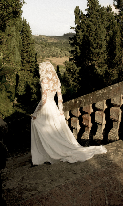 Rendez-vous essayage robe de Mariée à Paris - Créatrice de robe de Mariage sur-mesure à Paris - Boutique robes de mariage à Paris - Voile de mariée en dentelle COCTEAU