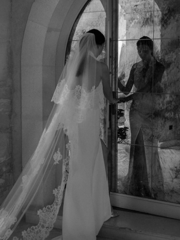 robes-de-mariee-paris-lilar-paris-robe-plaisir-voile-dentelle-de-calais-emma-louise-lilar-paris robes-de-mariee-paris-lilar-paris-robe-plaisir-voile-dentelle-de-calais-emma-louise-lilar-paris